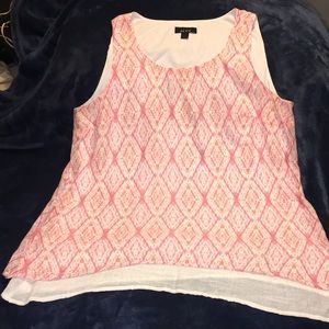 Pink and white diamond patterned top